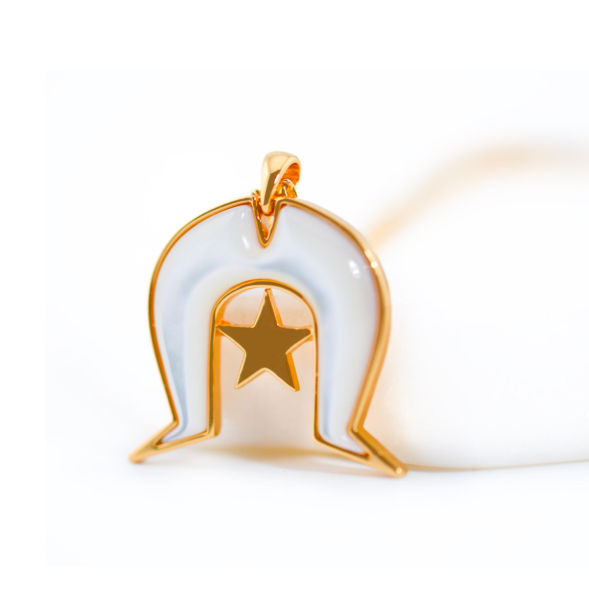 Island Dhoeri Pendant